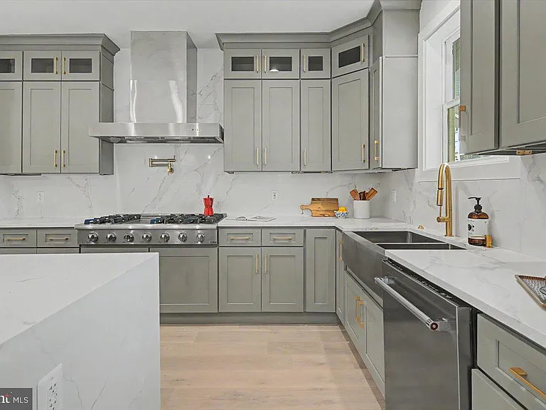 2902 Vista St NE — Photo 23