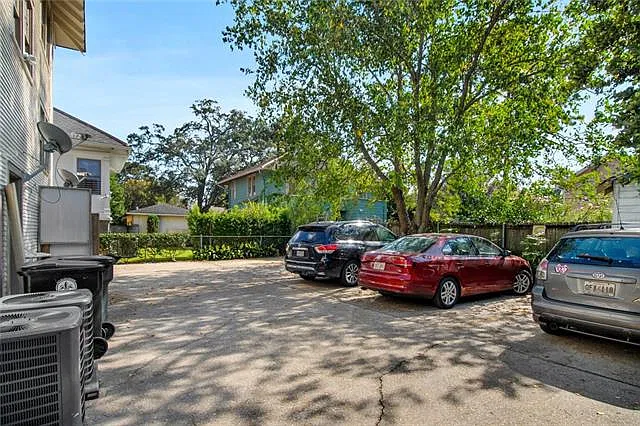 2 bed, 1.0 bath, 1004 sqft, $1,600 — Photo 2