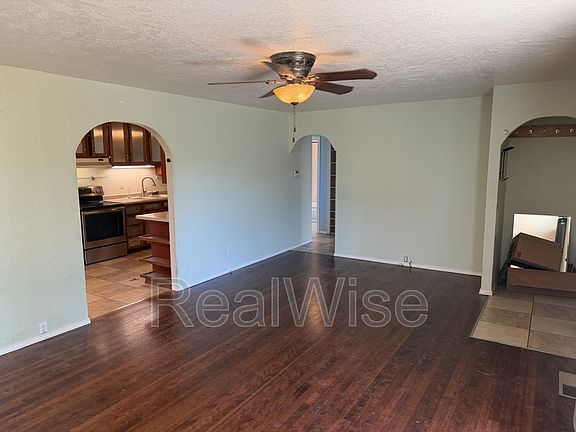 3rd image of 220 Marion Ln