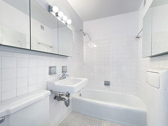 5th image of 333 E 30th St APT 16A