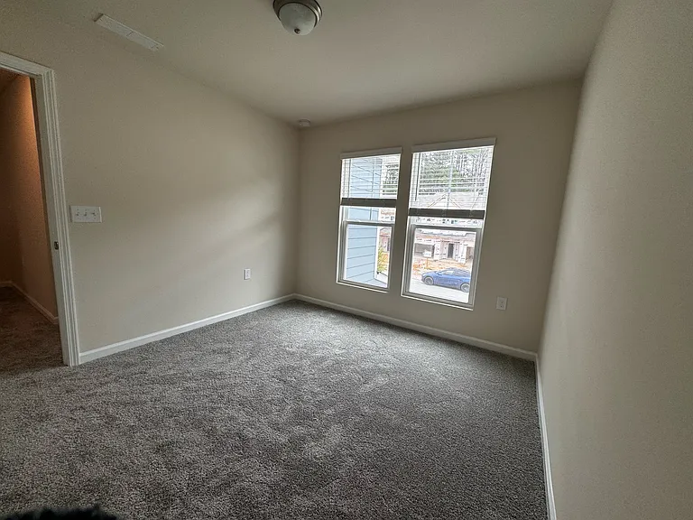 857 McKenzie Park Ter — Photo 14