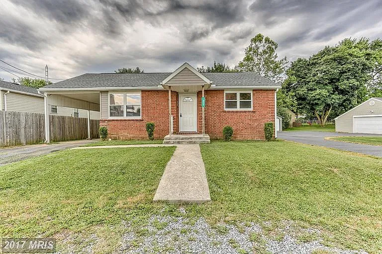 635 Harrison Dr photo 1