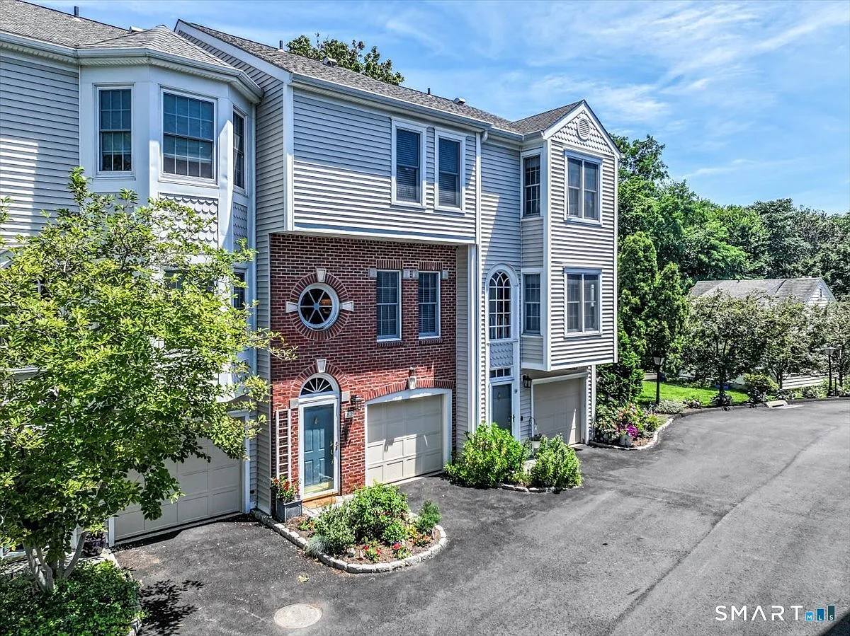 2 bed, 2.5 bath, 1727 sqft, $4,600 — Photo 3