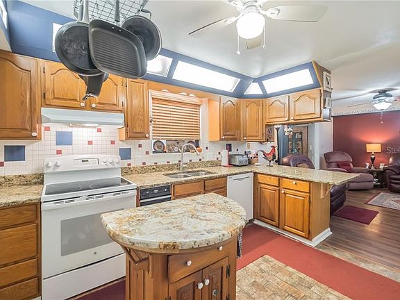 3rd image of 2555 Palm Ave