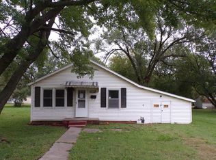 1112 S Lafayette Ave, Chanute, KS 66720