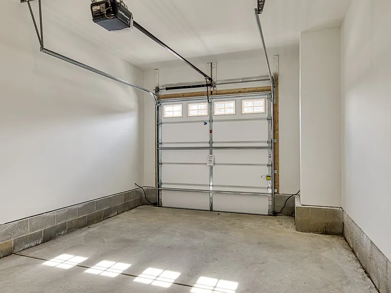 Hillpoint Preserve Townhome Apartments — Photo 10