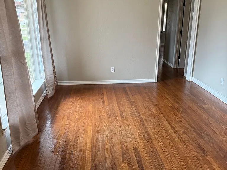 5609 S Rockwood Ave — Photo 3
