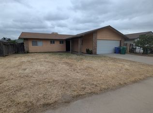1051 W Thurman Ave, Porterville, CA 93257