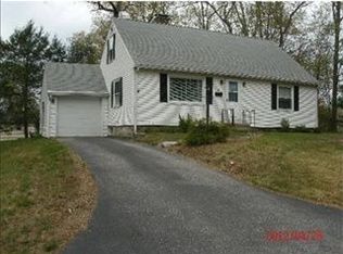 1 Oakwood Ave, Dudley, MA 01571