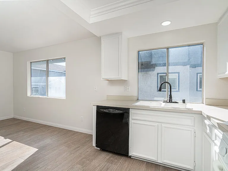 789 W 18th St #1A — Photo 16