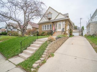 2112 N 61st St, Wauwatosa, WI 53213