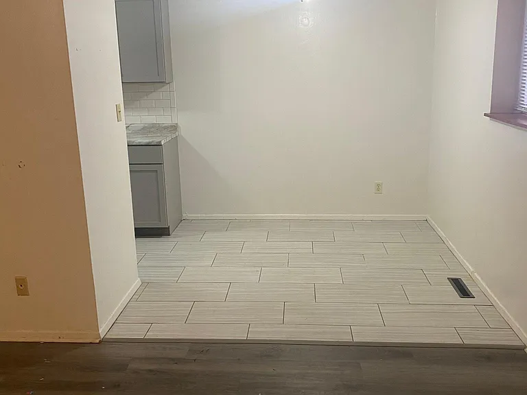 1734 W 28th St #106 — Photo 13