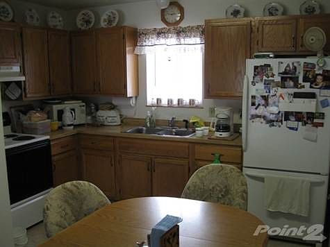 421NMain KitchenView2