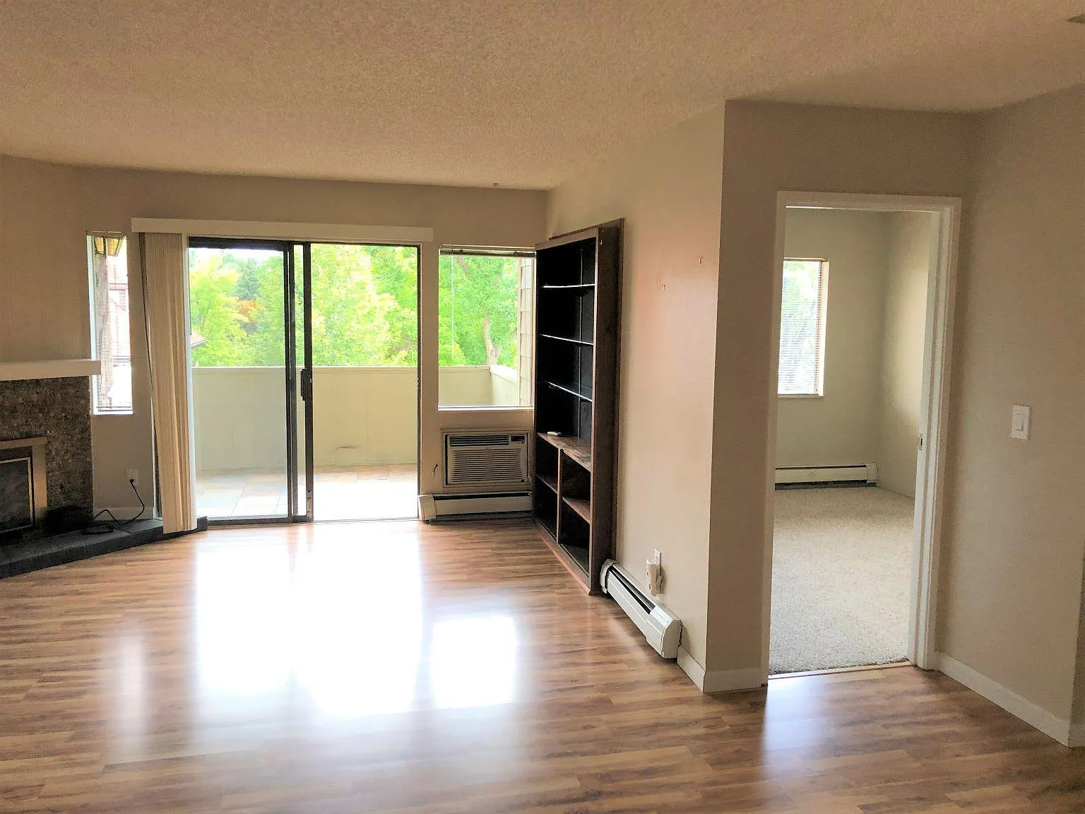 3 bed, 1300 sqft, $1,000 — Photo 2