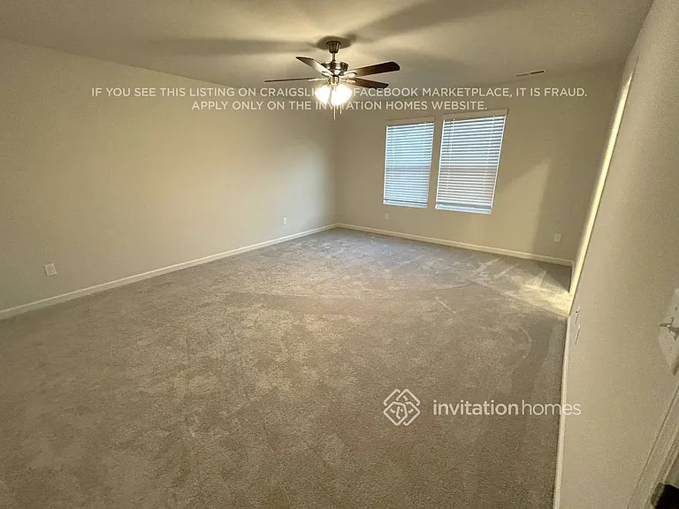 555 Torrey Pines Ln — Photo 6
