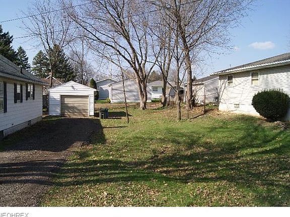 2nd image of 477 E Huston St