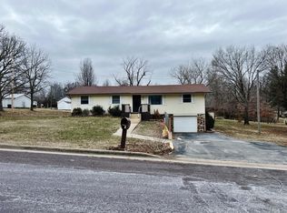 1300 3rd St, Monett, MO 65708