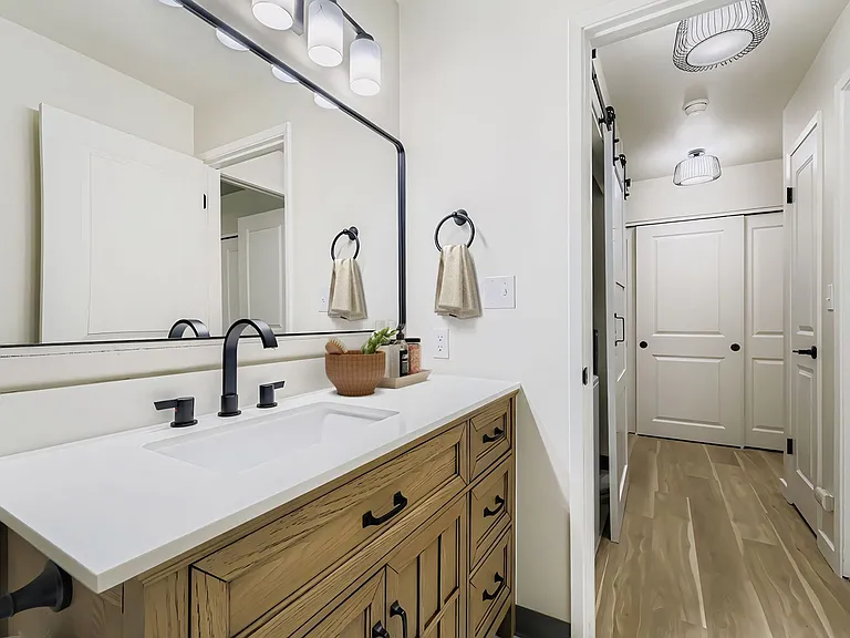 Beautifully Renovated 1 & 2 Bedroom Apartments in Lynnwood! — Photo 18