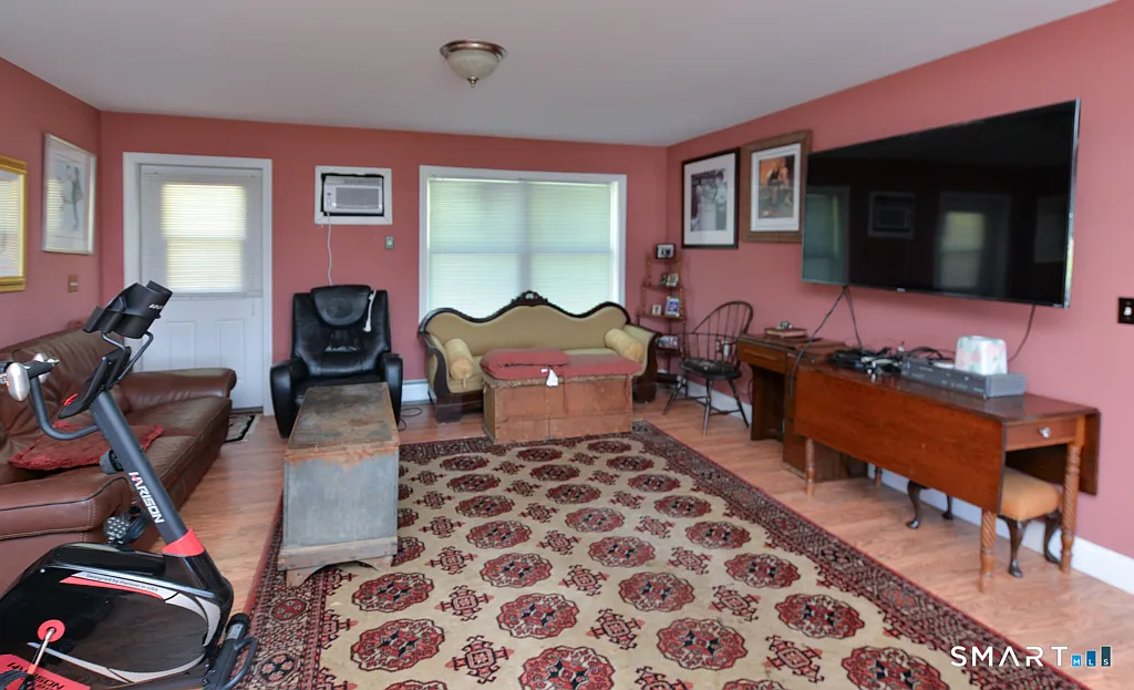 3 bed, 2.0 bath, 2000 sqft, $2,750 — Photo 2