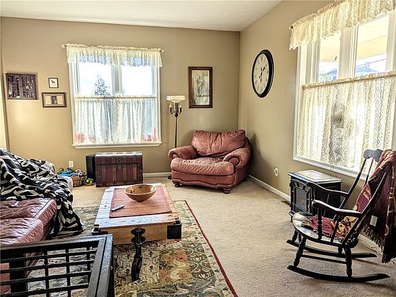 4th image of 220 Overholt Dr