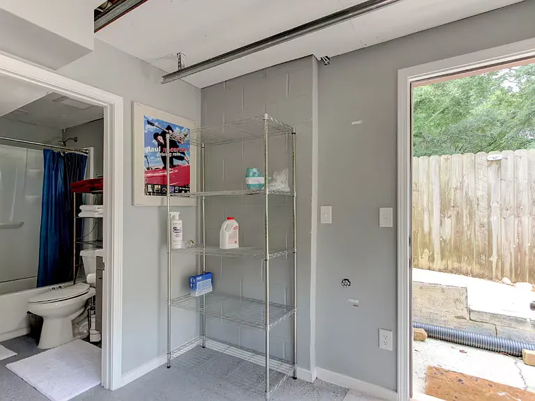 110 Hampton Way — Photo 9