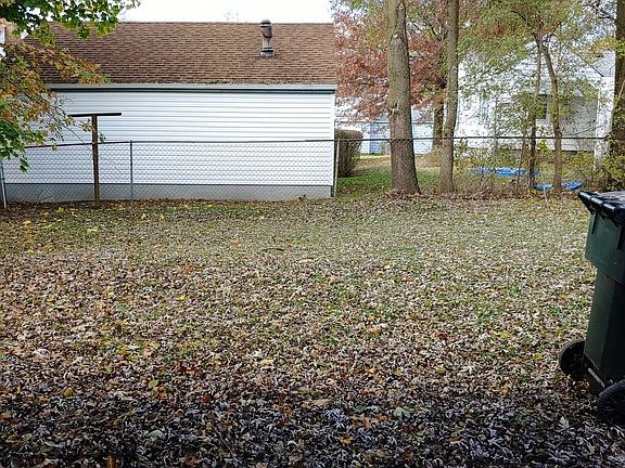 4th image of 1584 Josephine Ave