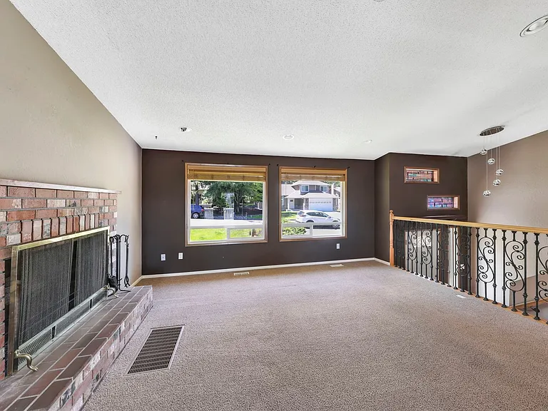 6127 Parkside Dr — Photo 2