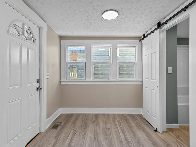 1229 N Courtland Ave — Photo 11