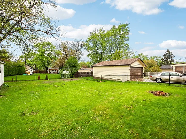 670 Lakeview Ln — Photo 36