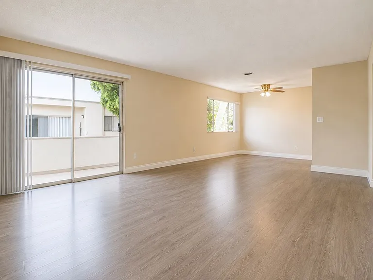 18100 Roscoe Blvd Northridge, CA 91325 — Photo 5