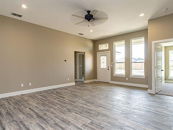 4th image of 15426 Anna Ln