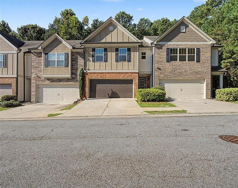 3 bed, 2.5 bath, 2004 sqft, $2,495 — Photo 2