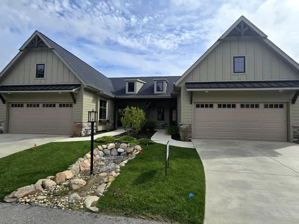 1916 W Woodglen Cir, Valparaiso, IN 46383