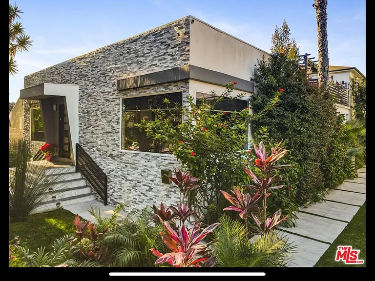 10915 Ayres Ave — Photo 7
