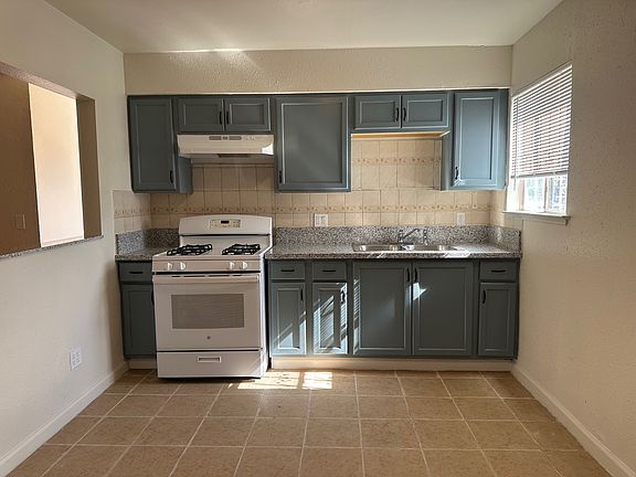 4th image of 27233 Stanford Ave