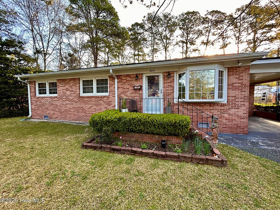 1st image of 802 Pinetree Drive