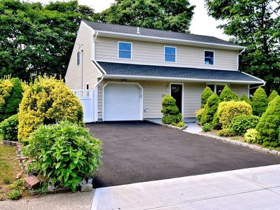 124 Bark Ave, Central Islip, NY, 11722