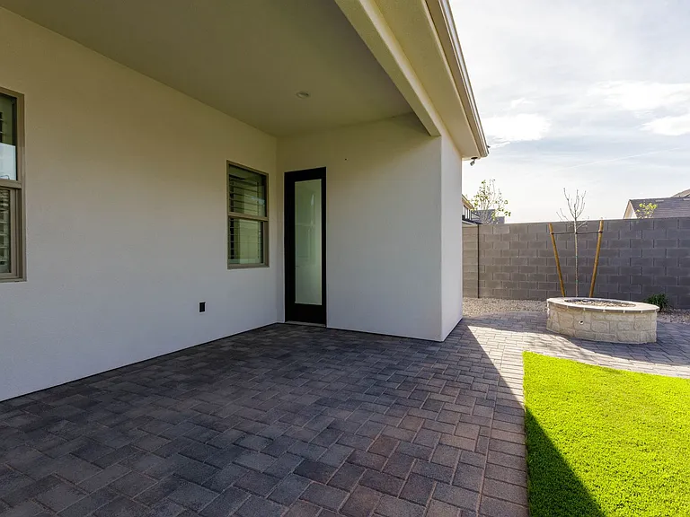 345 E Sidbury Rd — Photo 29