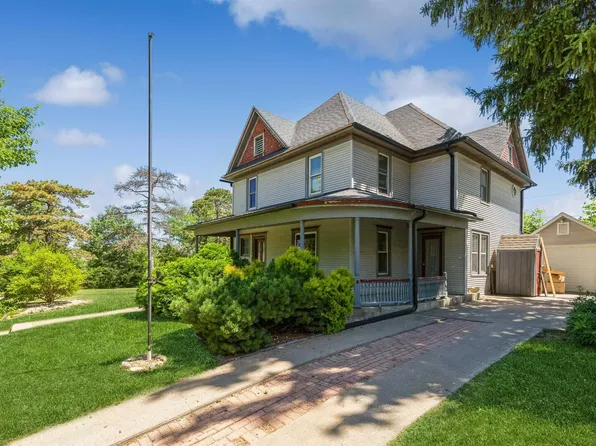206 S Main St, Mount Carroll, IL 61053