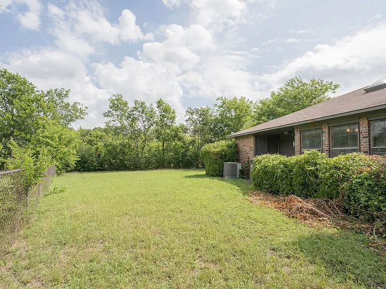 1731 Dynasty Cir — Photo 2