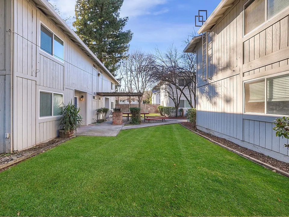 1119 W Sacramento Ave