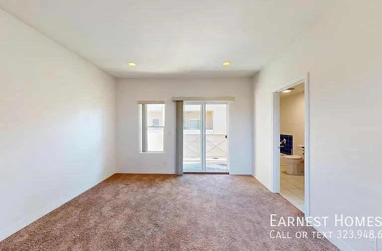 11622 Oxnard St — Photo 22