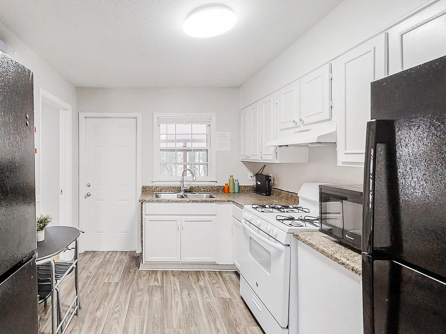 4 bed, 3.0 bath, 1634 sqft, $663 — Photo 4
