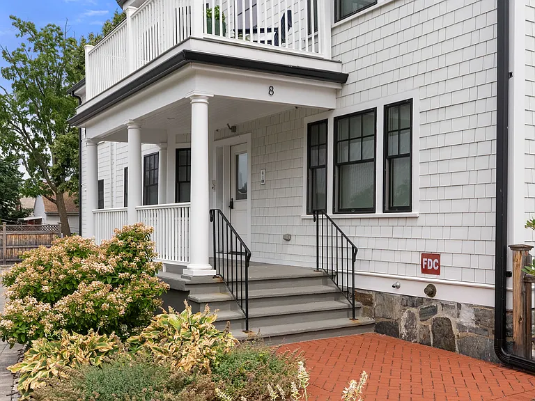 8 Sycamore St #C — Photo 31