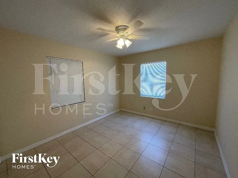 4304 N Shore Dr — Photo 8