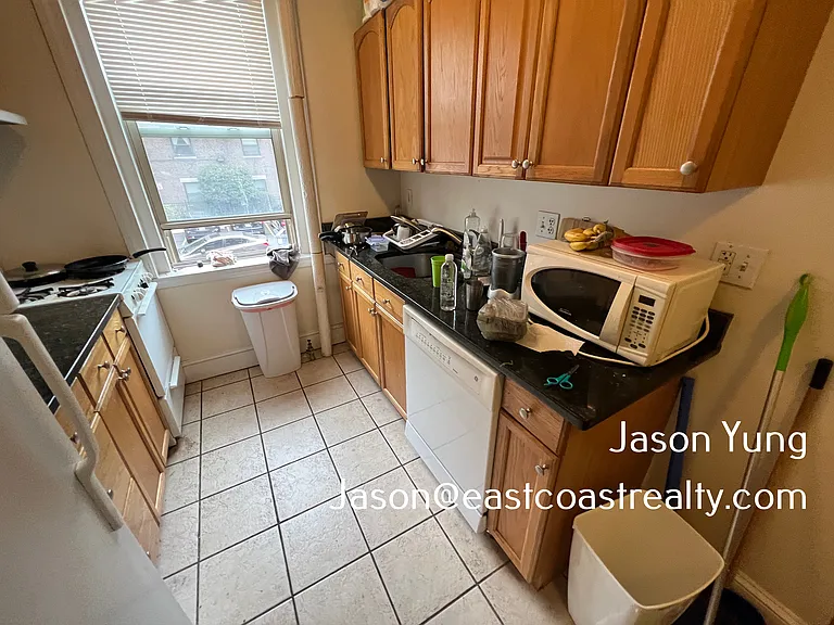 27 Queensberry St #3 — Photo 4