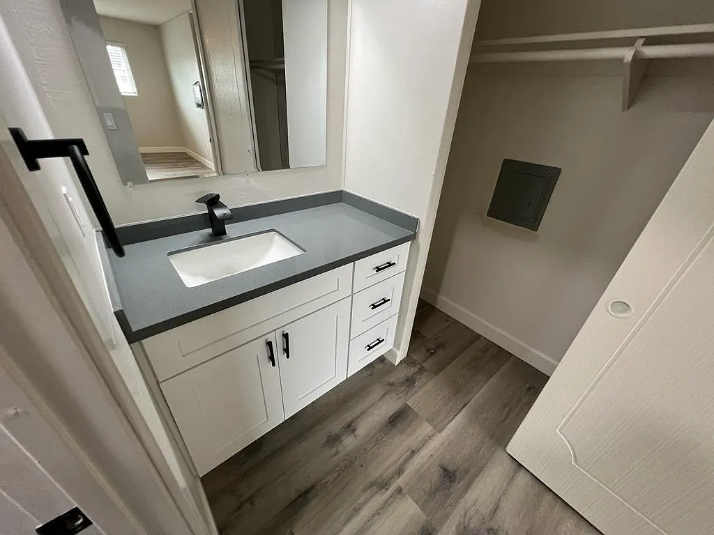 2 bed, 1275 sqft, $3,200 — Photo 2
