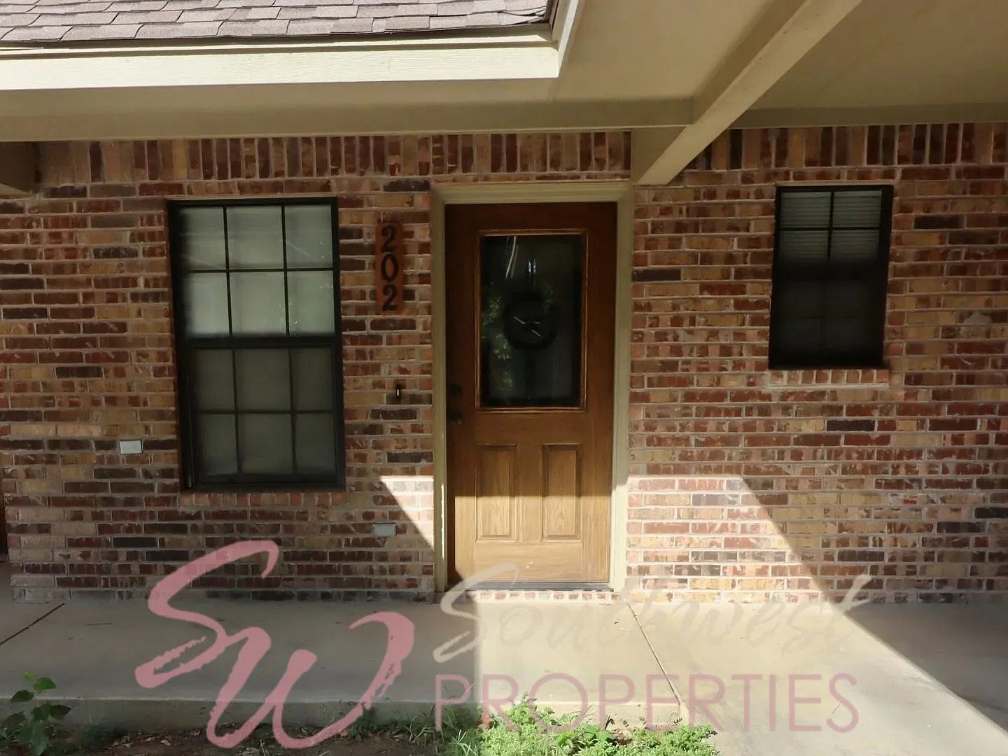 2 bed, 1.0 bath, 689 sqft, $1,200 — Photo 1