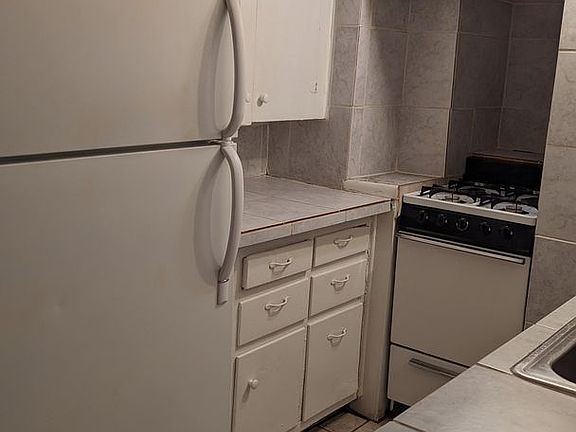 4th image of 1401 Gaylord St APT 7