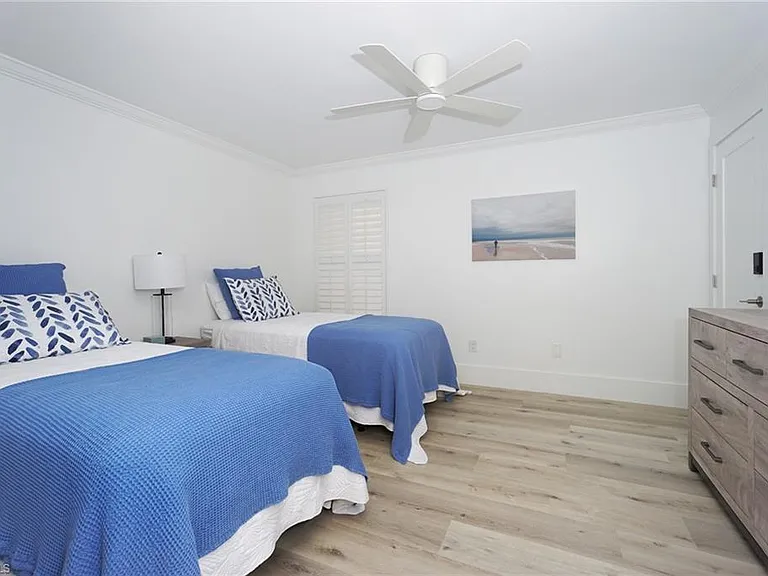1910 Gulf Shore Blvd N #102 — Photo 12